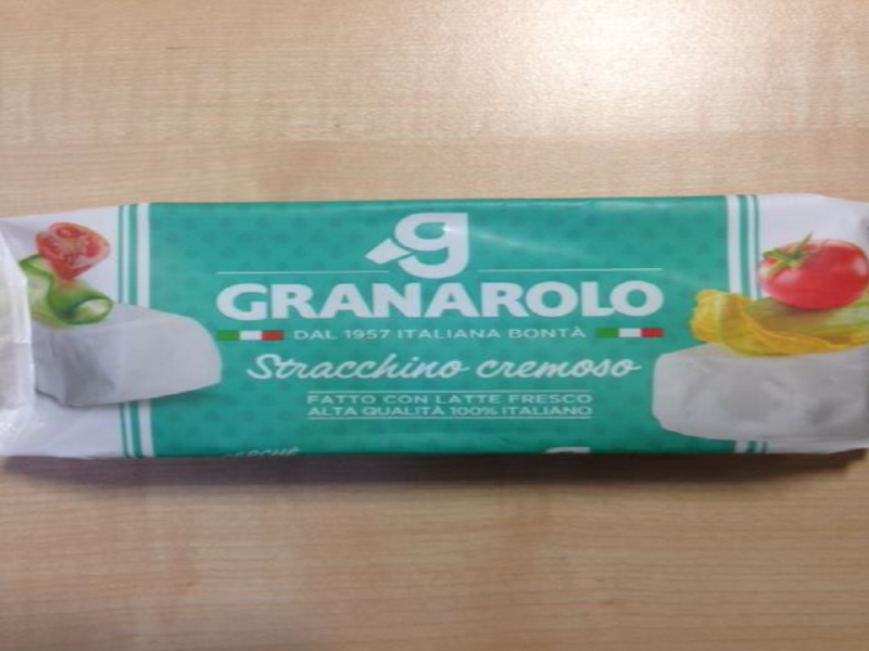 Pezzi di vetro nello stracchino Granarolo
